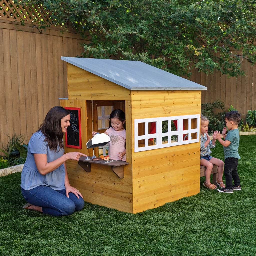 KidKraft Wooden Playhouse – Outdoor Garden Playhouse for Children, Kids Playhouse with Picnic Table & Accessories, Large 158cm Tall