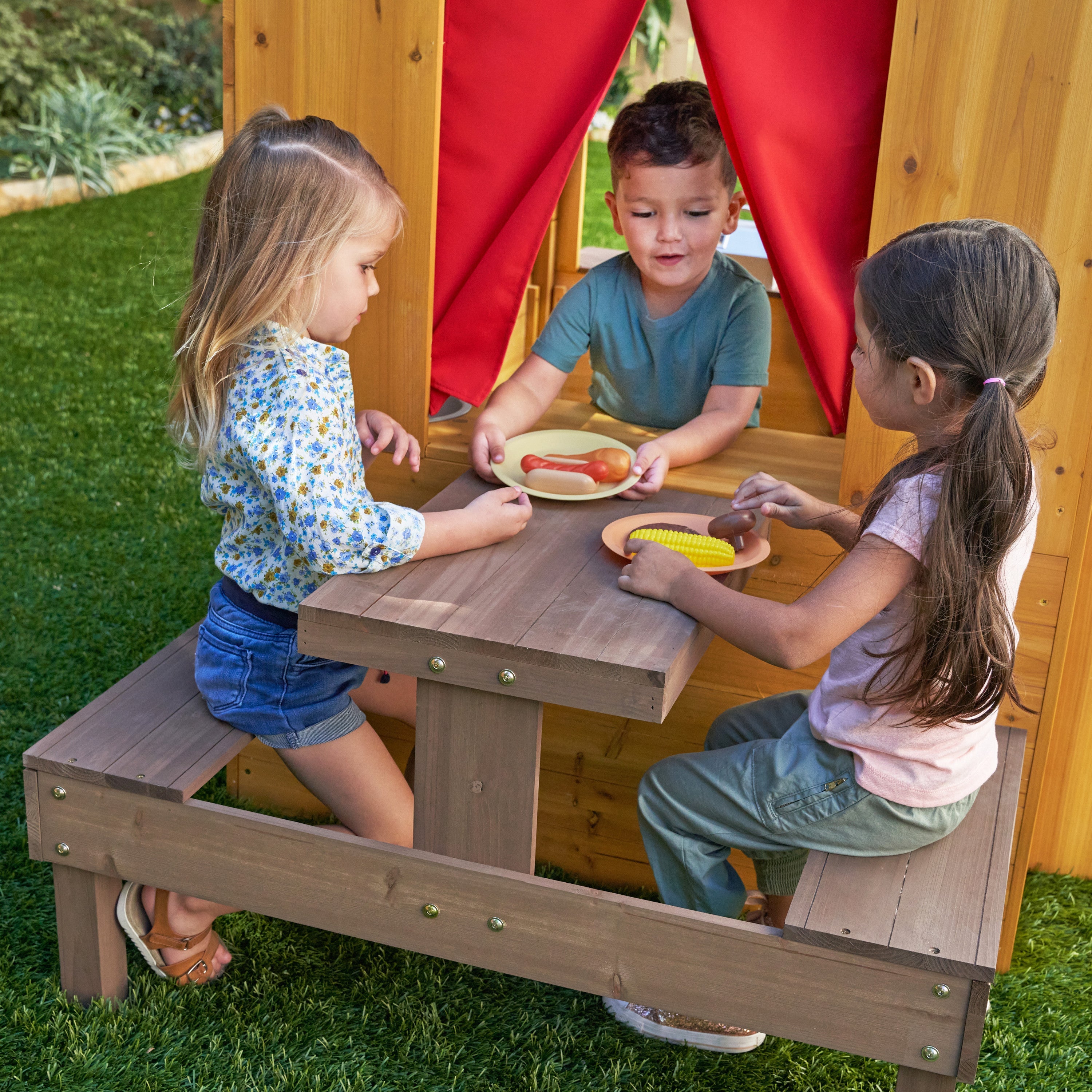 KidKraft Wooden Playhouse – Outdoor Garden Playhouse for Children, Kids Playhouse with Picnic Table & Accessories, Large 158cm Tall