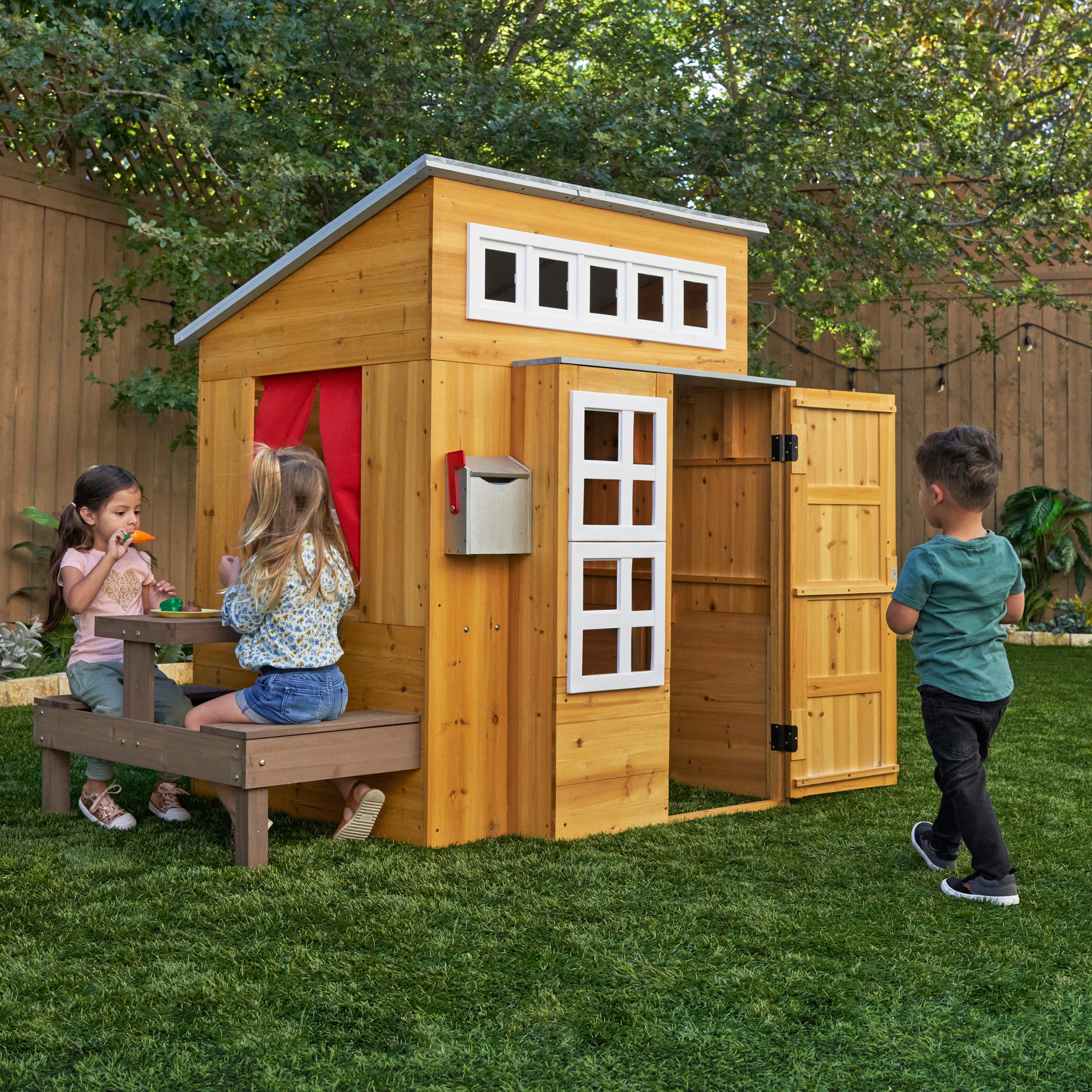 KidKraft Wooden Playhouse – Outdoor Garden Playhouse for Children, Kids Playhouse with Picnic Table & Accessories, Large 158cm Tall