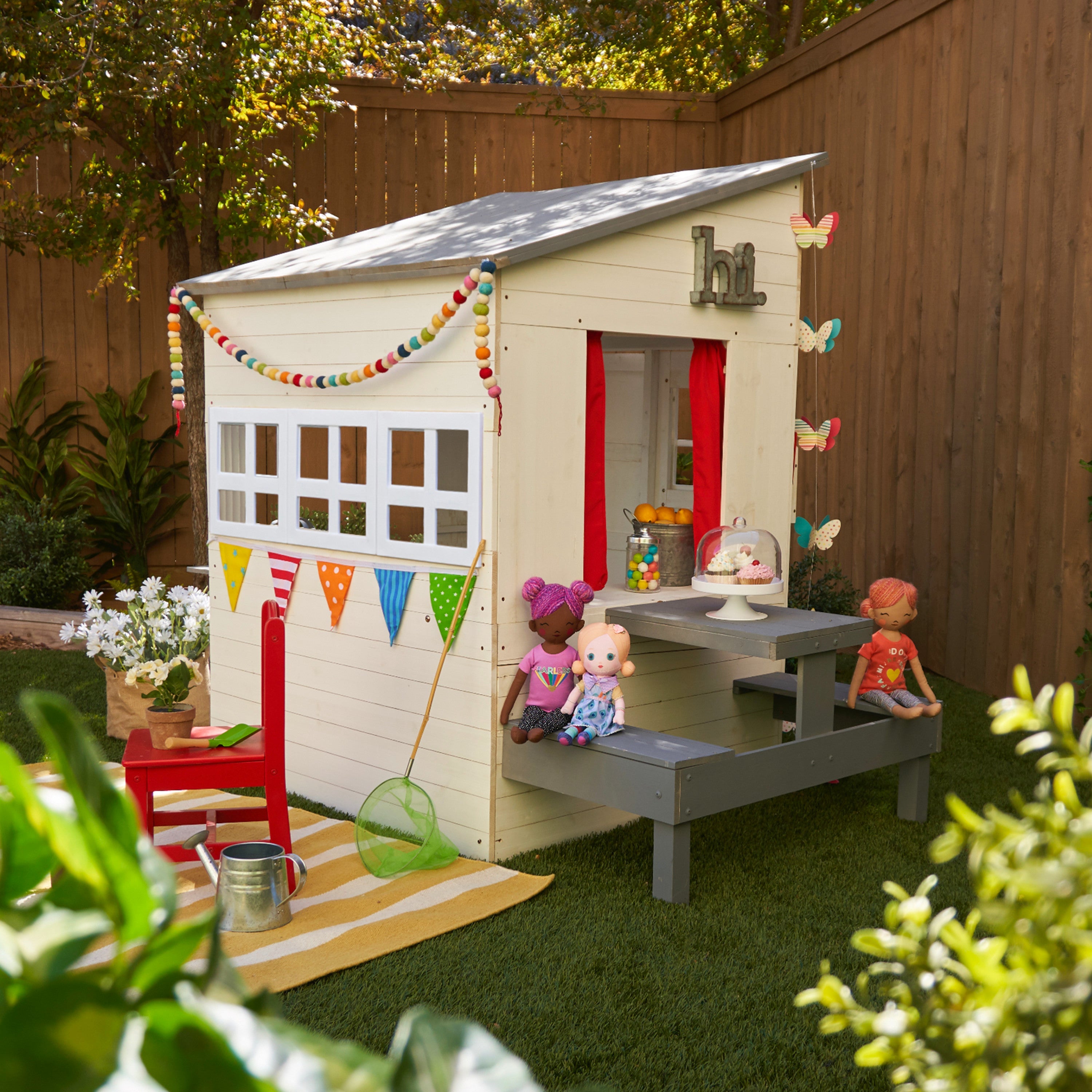 KidKraft Wooden Playhouse – Outdoor Garden Playhouse for Children, Kids Playhouse with Picnic Table & Accessories, Large 158cm Tall
