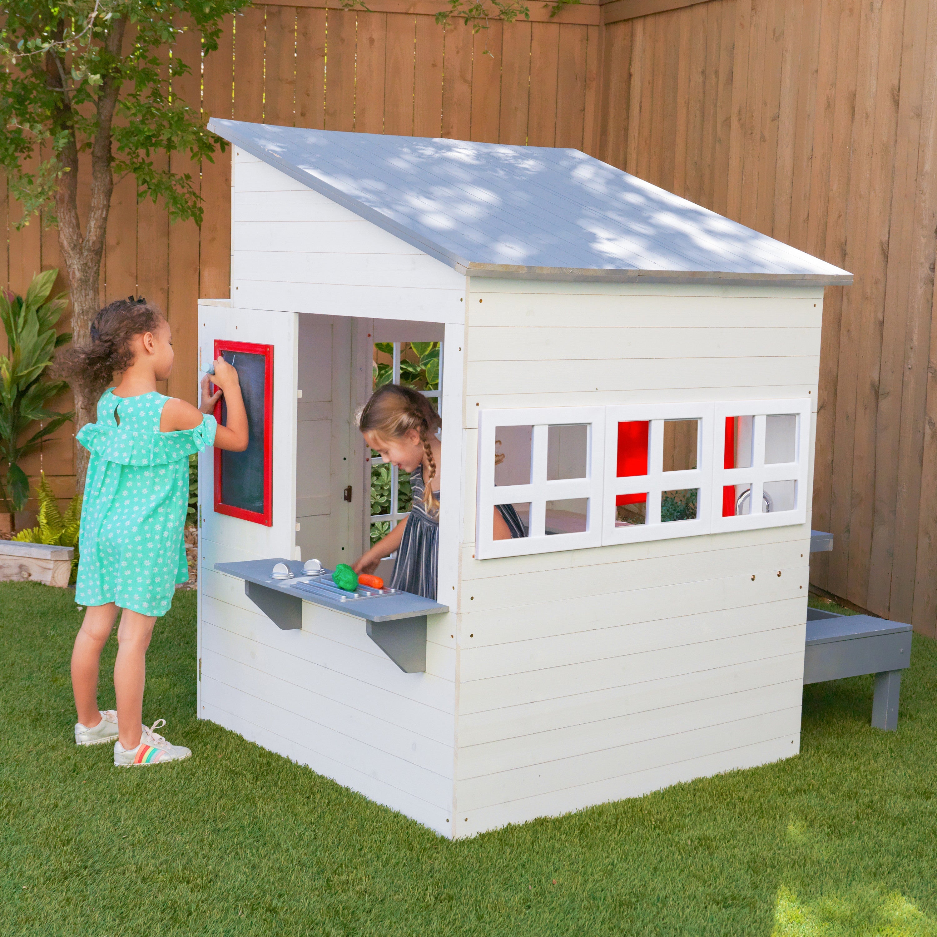 KidKraft Wooden Playhouse – Outdoor Garden Playhouse for Children, Kids Playhouse with Picnic Table & Accessories, Large 158cm Tall