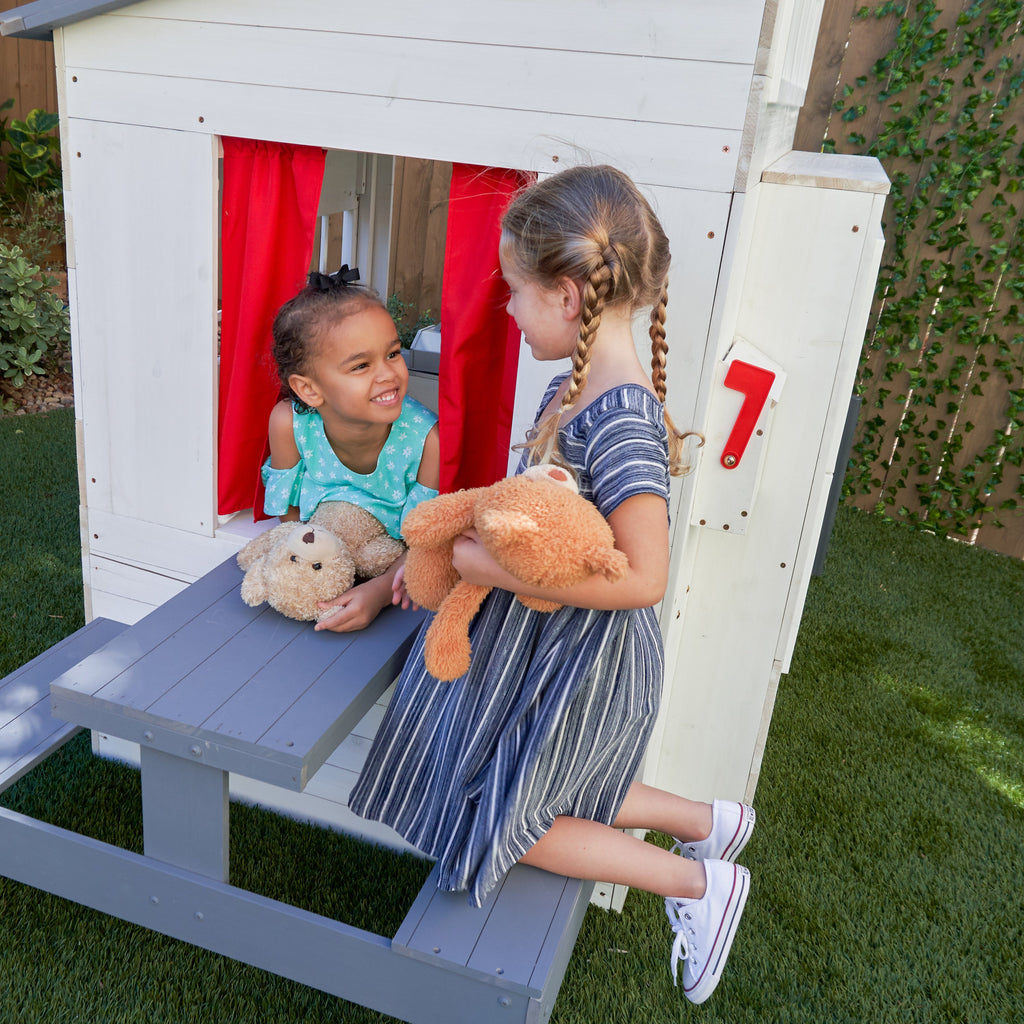 KidKraft Wooden Playhouse – Outdoor Garden Playhouse for Children, Kids Playhouse with Picnic Table & Accessories, Large 158cm Tall