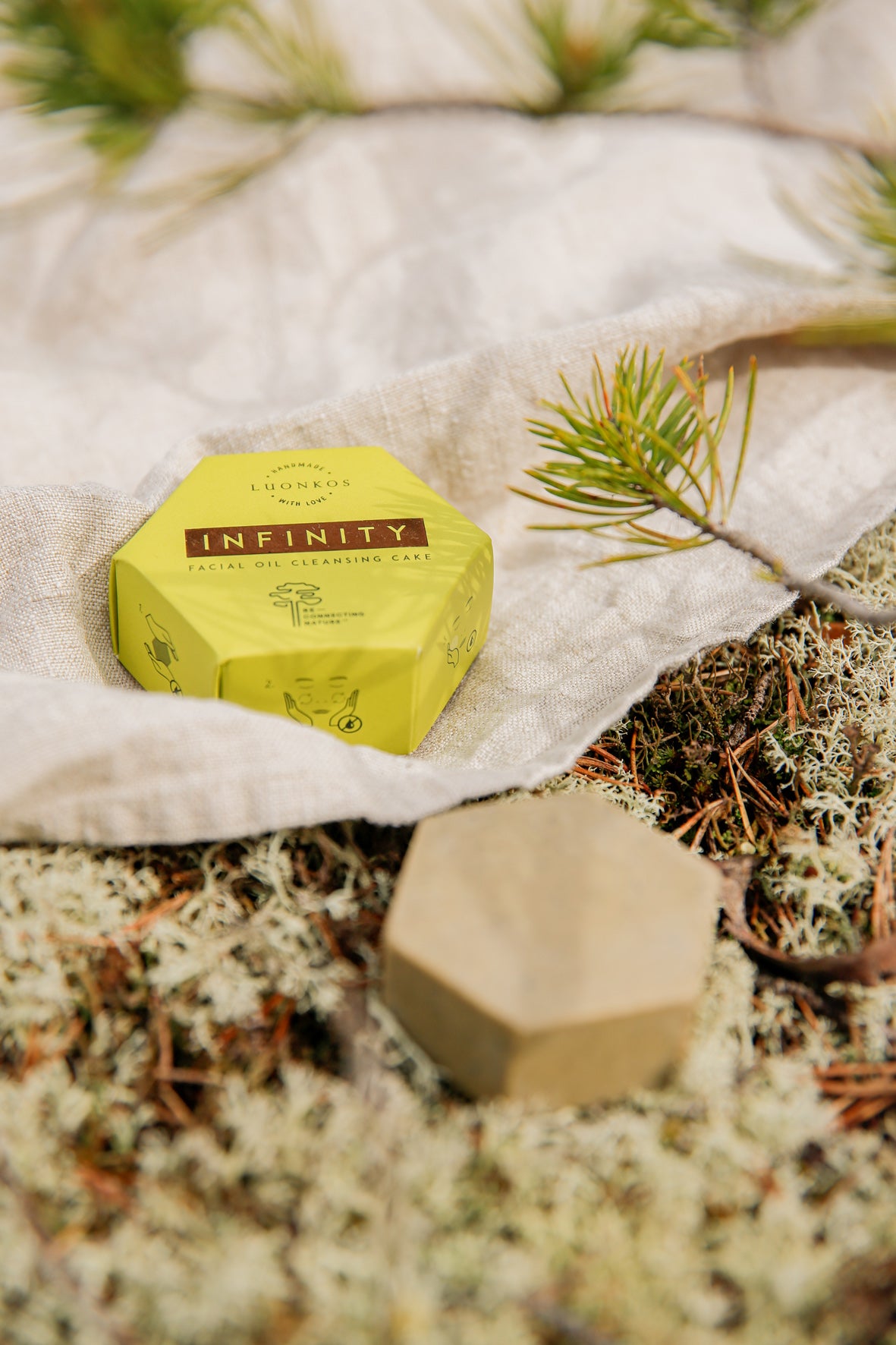 Luonkos Infinity facial oil cleansing cake