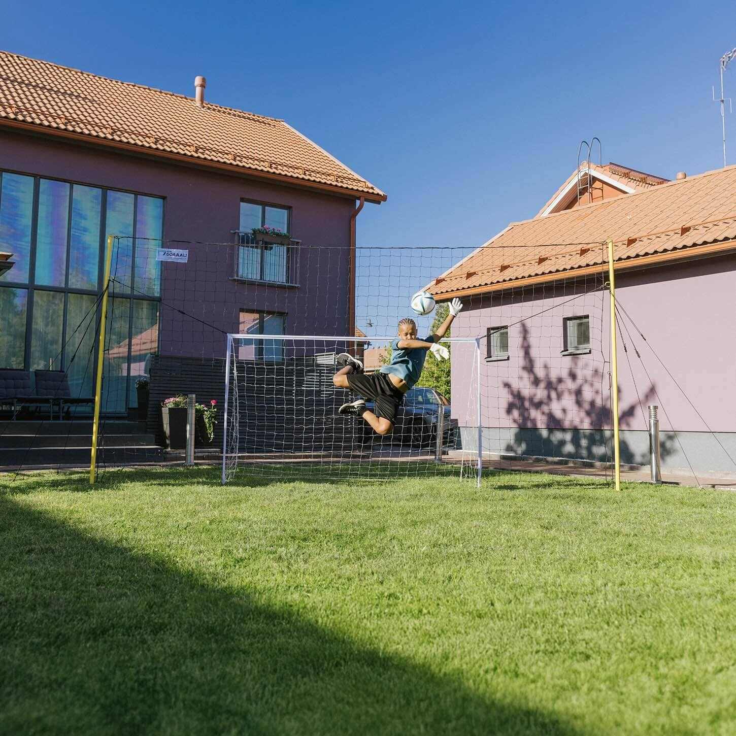 Bramka do piłki nożnej z siatką odbijającą i siatką zabezpieczającą – Open Goaaal Junior