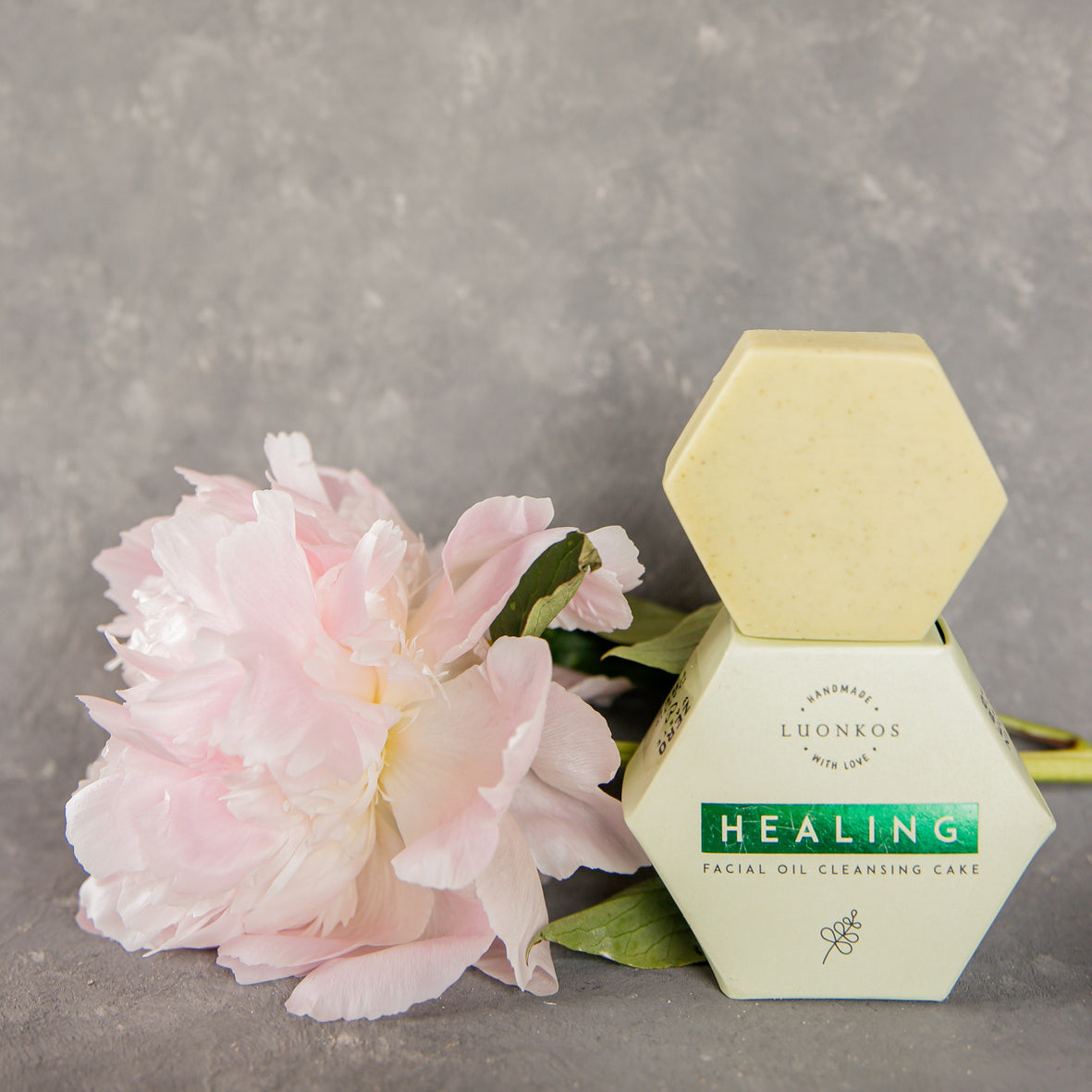 Luonkos Healing facial oil cleansing cake